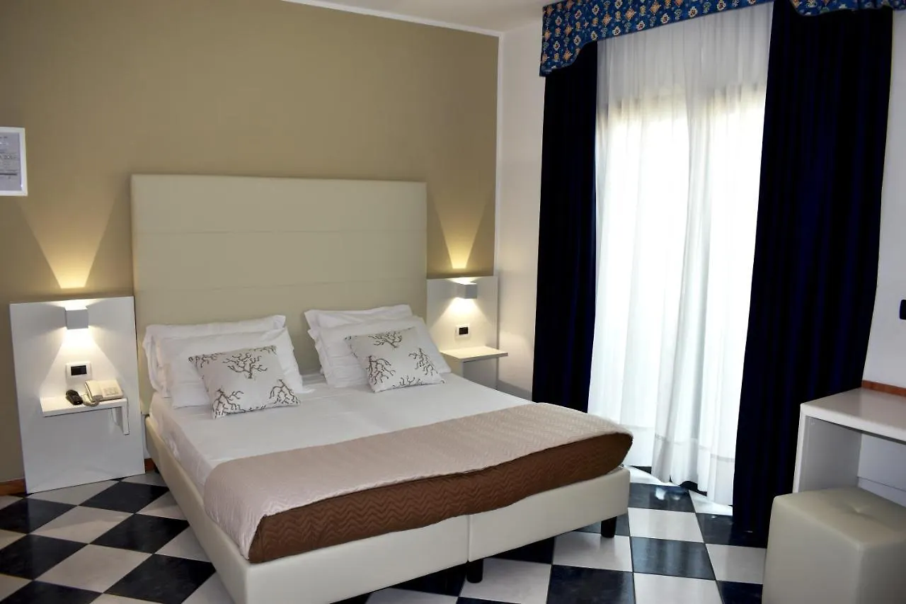 לידו די ג'סולו Hotel El Salvador Frontemare Piscina Riscaldata לידו די ג'סולו