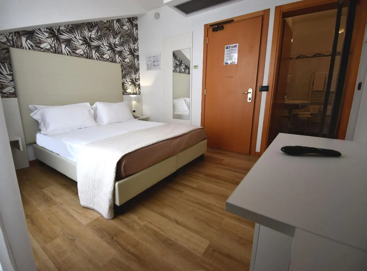 ***  לידו די ג'סולו Hotel El Salvador Frontemare Piscina Riscaldata איטליה